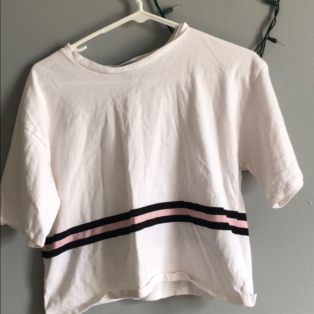 A white tee shirt